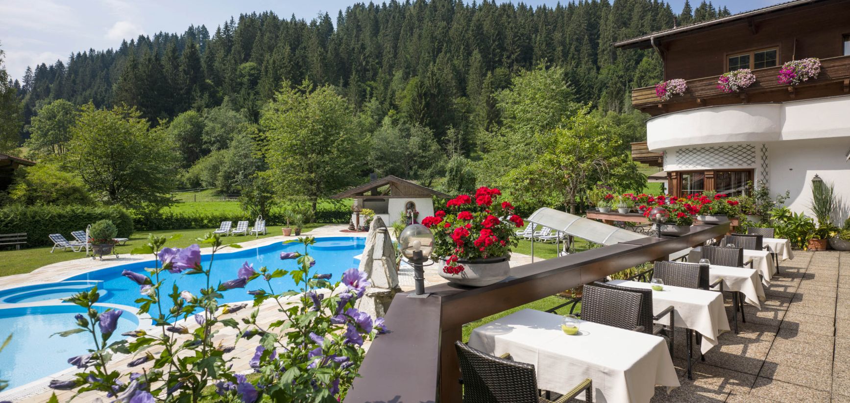 Sonnenterrasse am Pool in der Wildschönau, Tirol