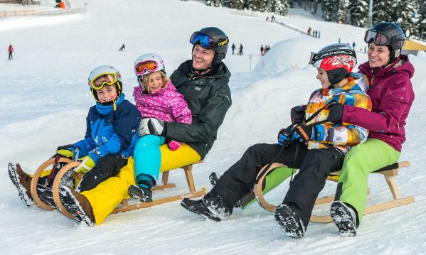 Schlittenfahren am Schatzberg, Auffach